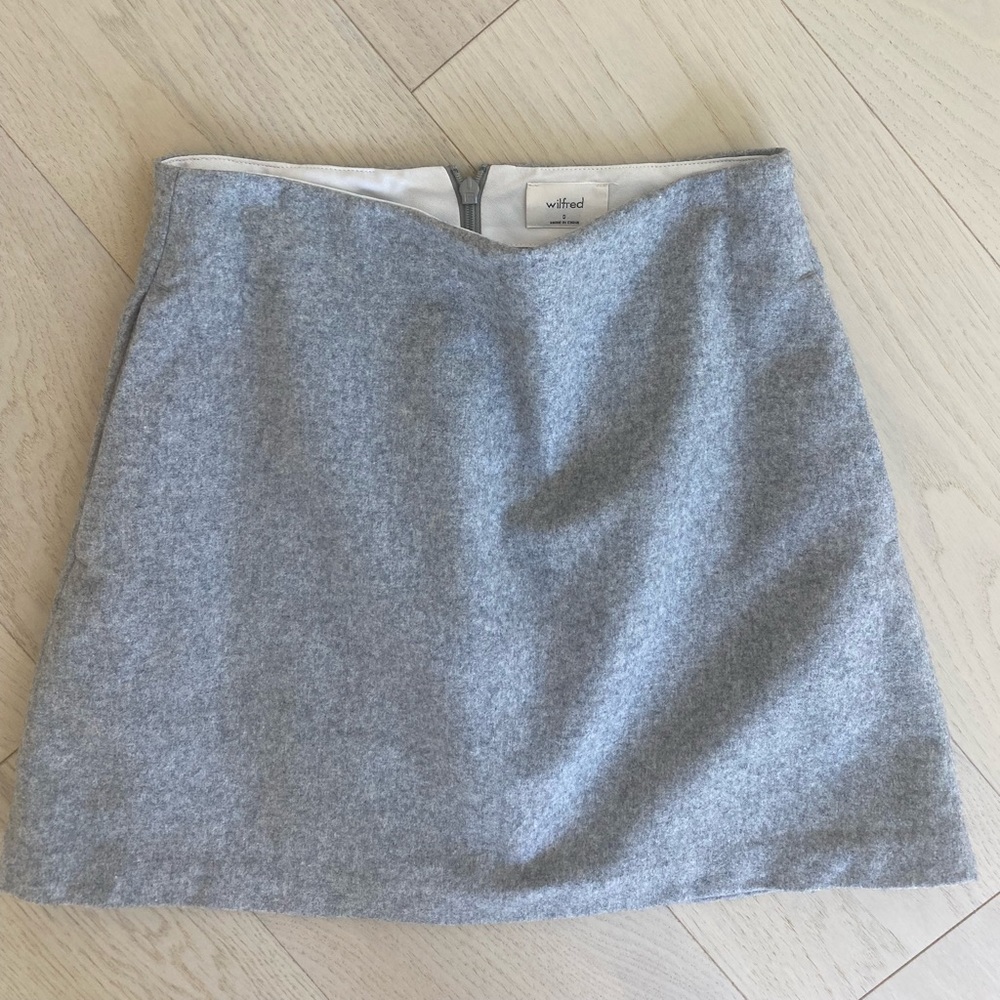 Aritzia Wilfred Classic Wool-blend mini skirt with pockets, Size small